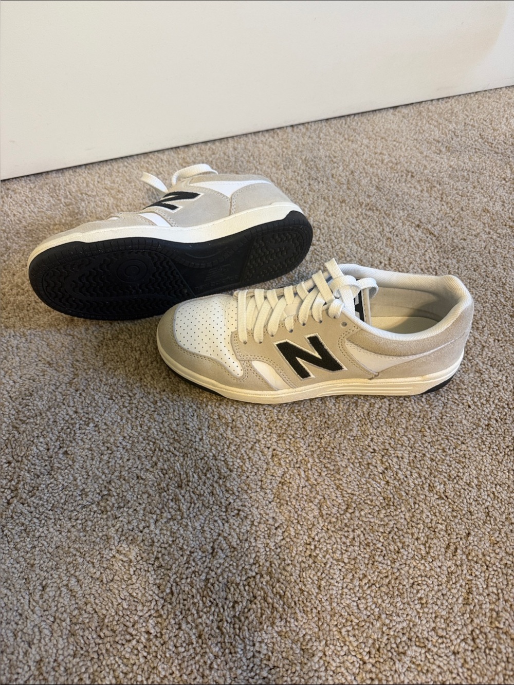 New Balance White and Light Gray Low-Top Sneakers with Black N Logo 8.5 $60